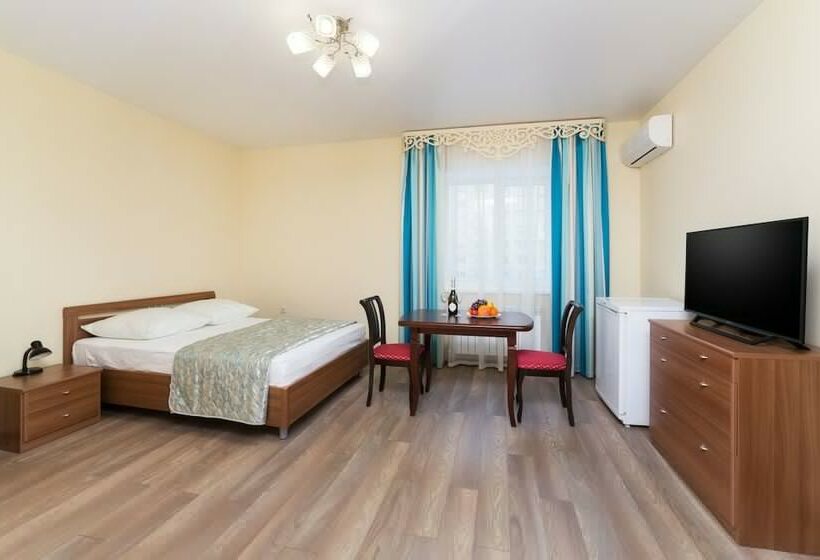 Номер Стандарт, Chetyre Sezona