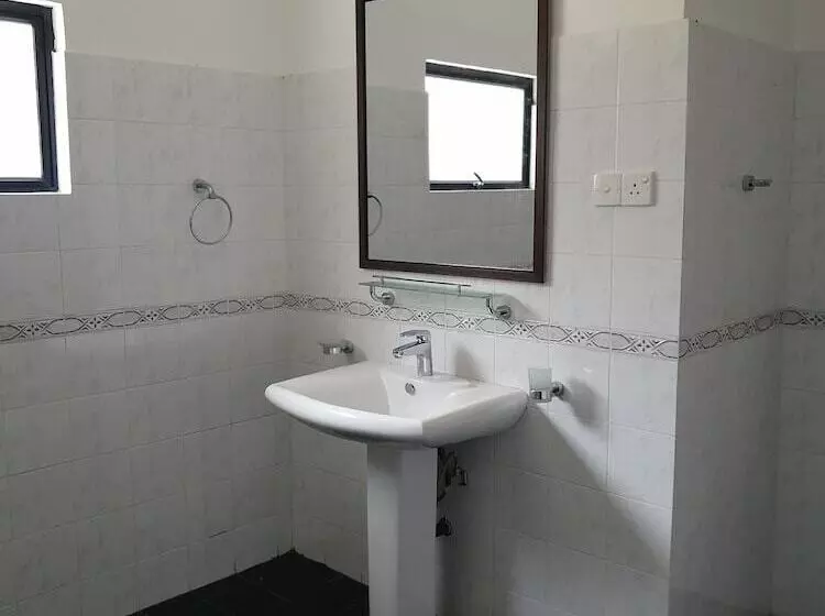 Deluxe Triple Room, Kandy Highland Unique