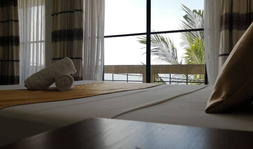 Habitación Triple Deluxe, Kandy Unique