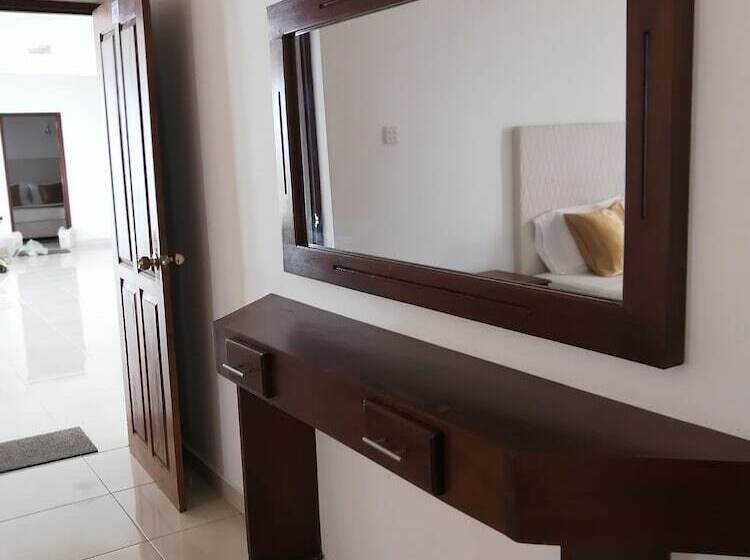 Habitación Triple Deluxe, Kandy Unique