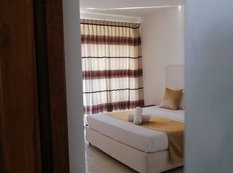 Habitación Triple Deluxe, Kandy Unique