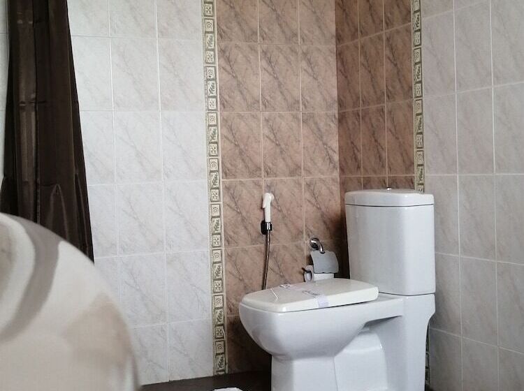 Habitación Triple Deluxe, Kandy Unique