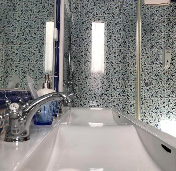 חדר סטנדרט, Llar De Capitans