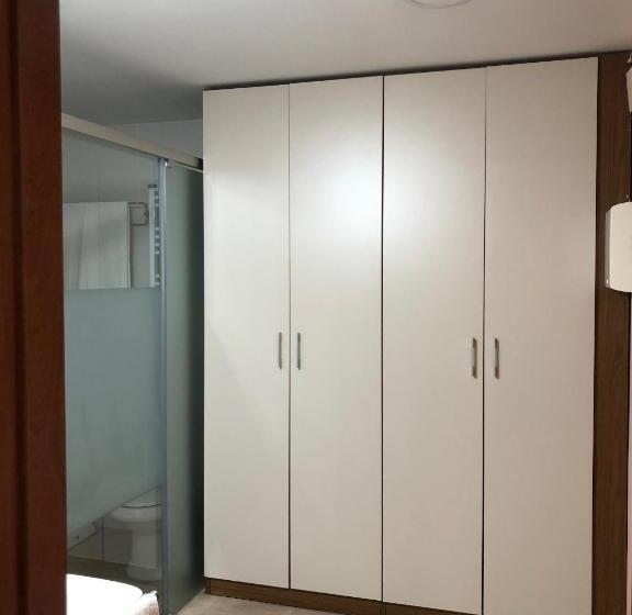 חדר סטנדרט, Llar De Capitans