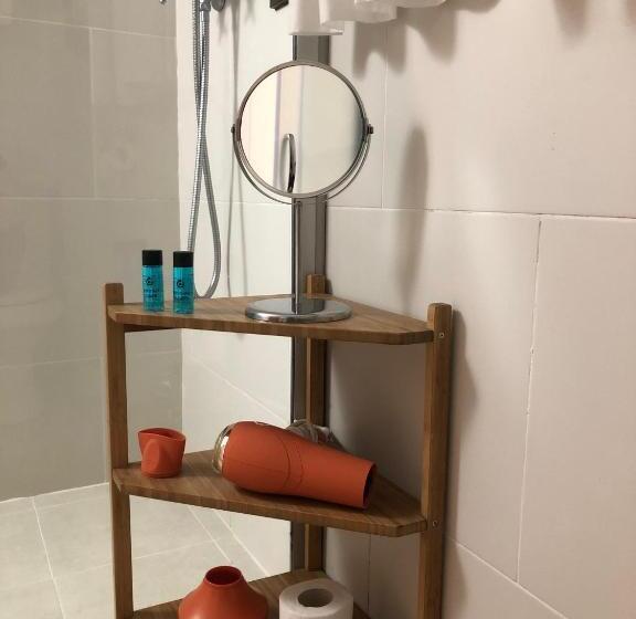 חדר סטנדרט, Llar De Capitans