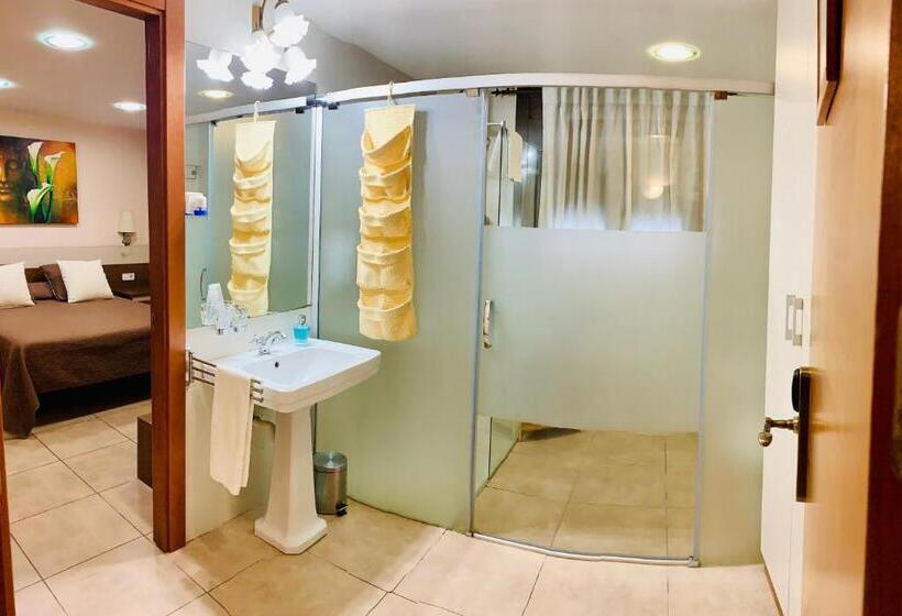 חדר סטנדרט, Llar De Capitans