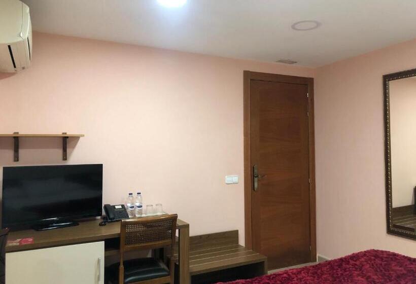 חדר סטנדרט, Llar De Capitans