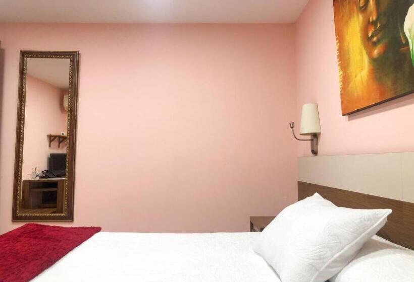 חדר סטנדרט, Llar De Capitans