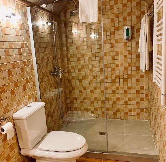 חדר סטנדרט, Llar De Capitans