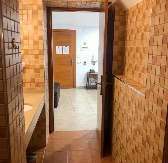 חדר סטנדרט, Llar De Capitans