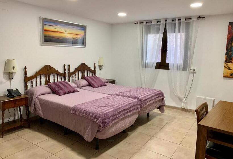 חדר סטנדרט, Llar De Capitans