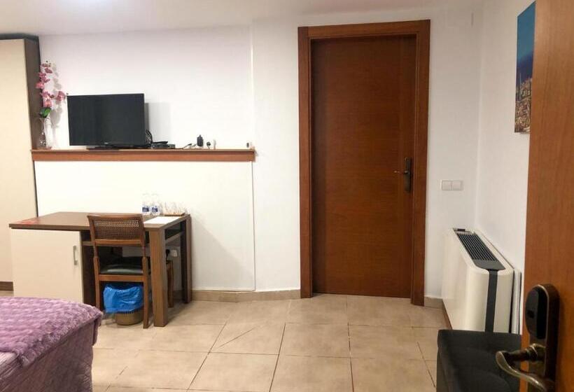 חדר סטנדרט, Llar De Capitans