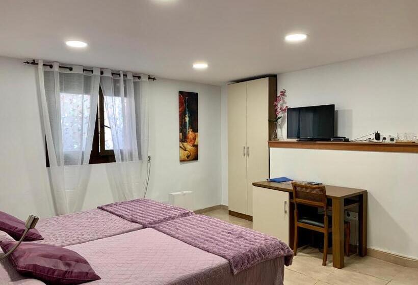 חדר סטנדרט, Llar De Capitans