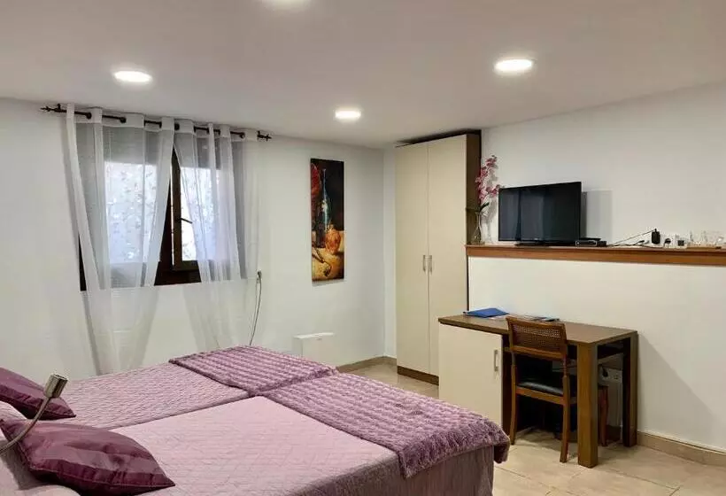 Chambre Standard, Llar De Capitans
