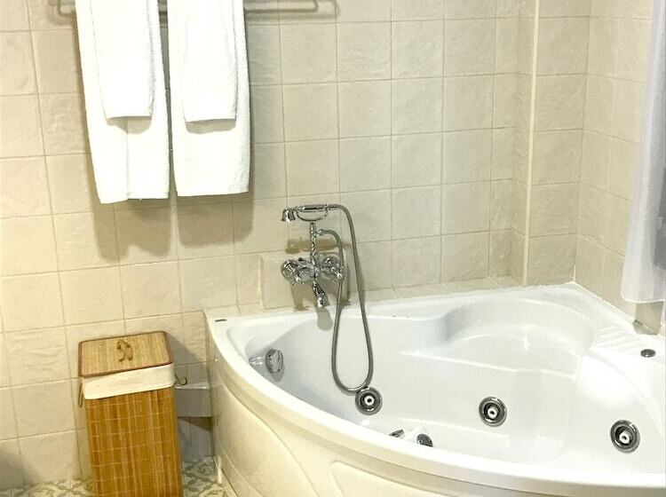 חדר סטנדרט, Llar De Capitans