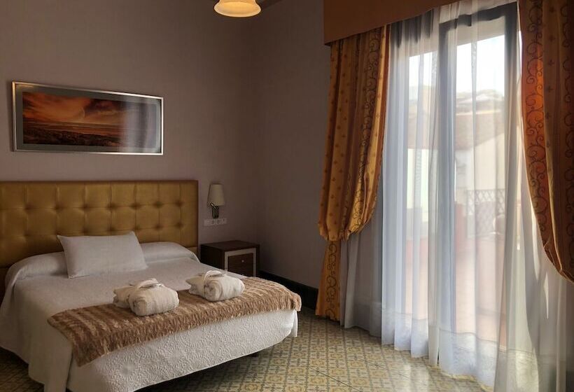 חדר סטנדרט, Llar De Capitans