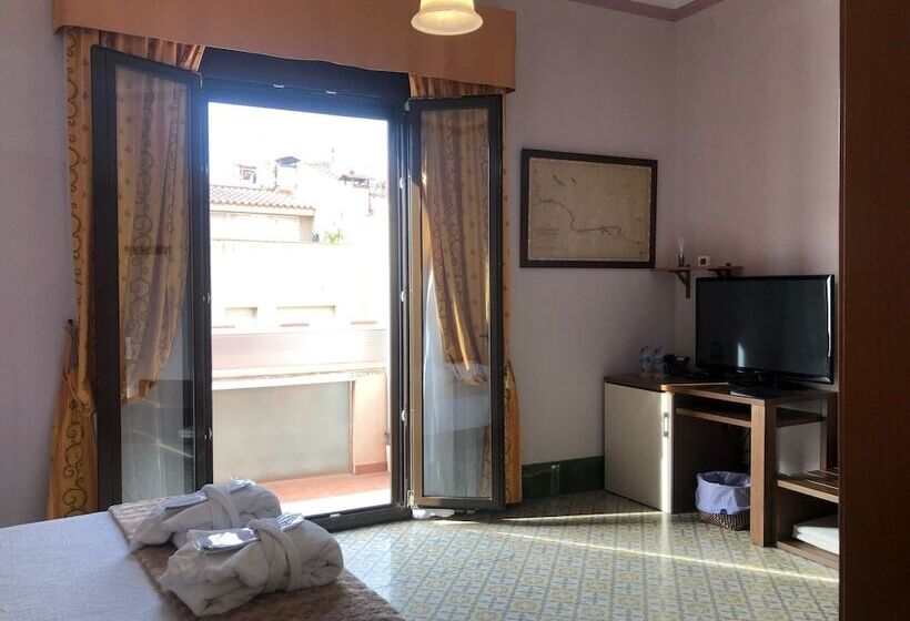 חדר סטנדרט, Llar De Capitans