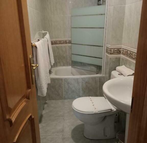 스탠다드 트리플 룸, Pensión Argüelles