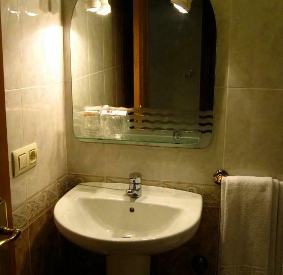 スタンダードトリプルルーム, Pensión Argüelles