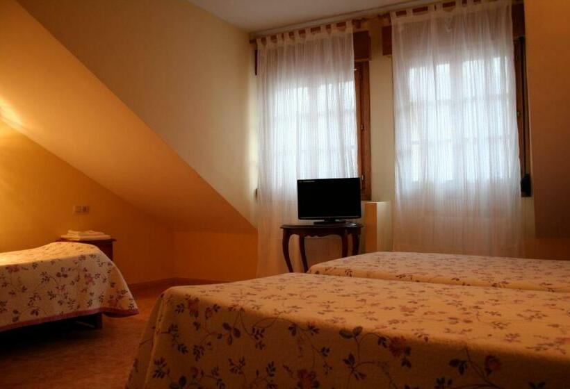 スタンダードトリプルルーム, Pensión Argüelles