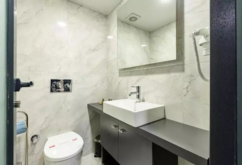 سوئیت با بالکن, Snog Rooms & Suites