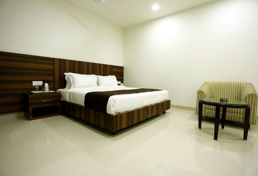 חדר אקזקיוטיב, Solitaire