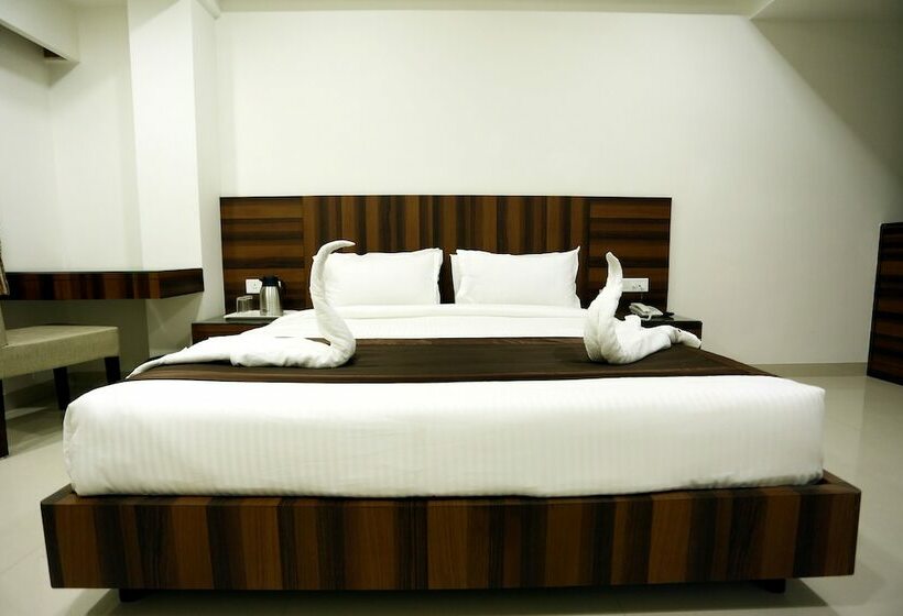 חדר אקזקיוטיב, Solitaire