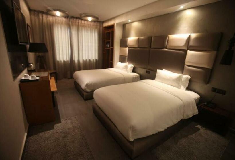 اتاق لوکس, The Seven