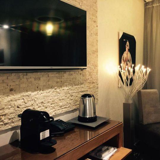 اتاق لوکس, The Seven