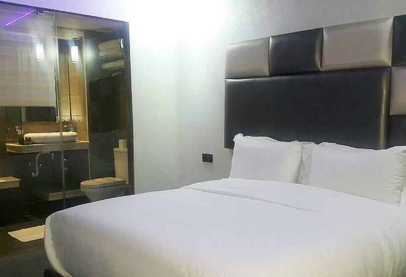 اتاق لوکس یک تخته, The Seven