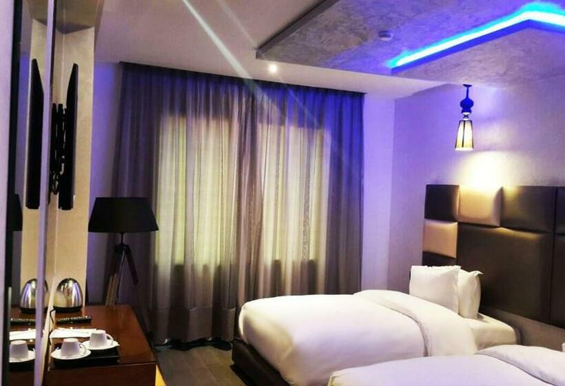 اتاق سوپریور, The Seven