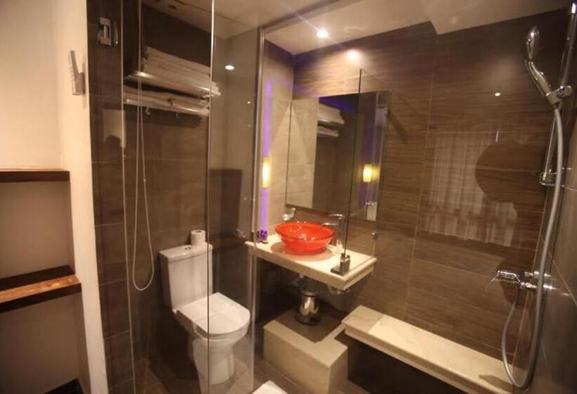 اتاق سوپریور, The Seven