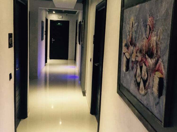 اتاق سوپریور, The Seven