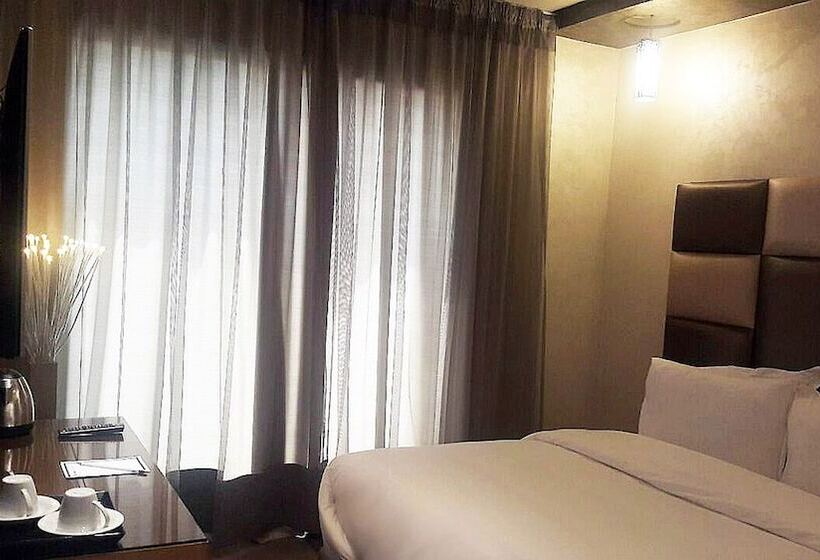 اتاق سوپریور, The Seven