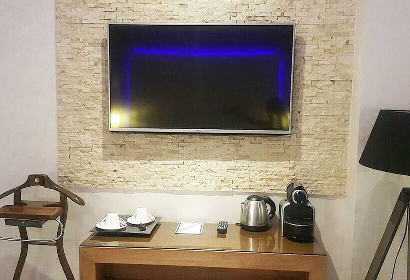 اتاق لوکس, The Seven