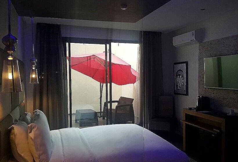 اتاق لوکس, The Seven