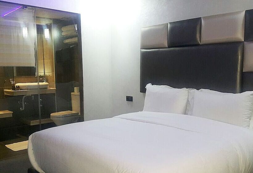 اتاق لوکس یک تخته, The Seven