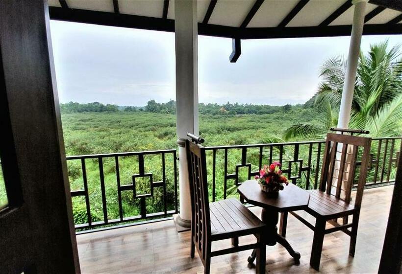 Трехместный Номер Стандарт с Балконом, Dhammika Magic Palace