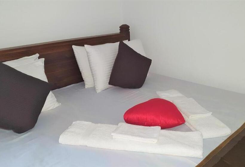 バルコニー付きスタンダードトリプルルーム, Dhammika Magic Palace