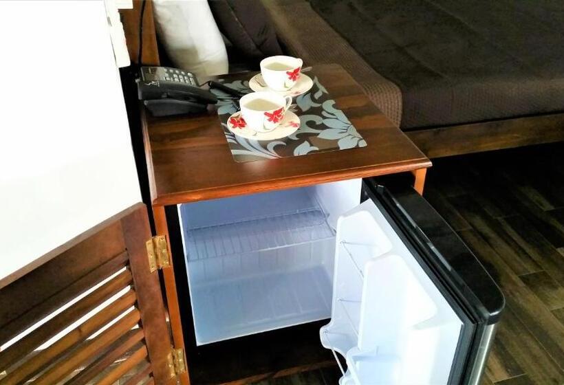 バルコニー付きスタンダードトリプルルーム, Dhammika Magic Palace