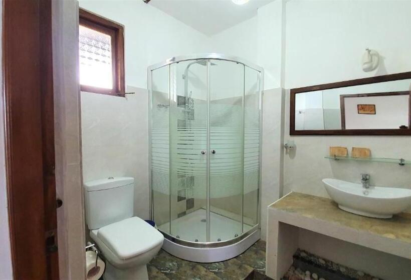 バルコニー付きスタンダードトリプルルーム, Dhammika Magic Palace