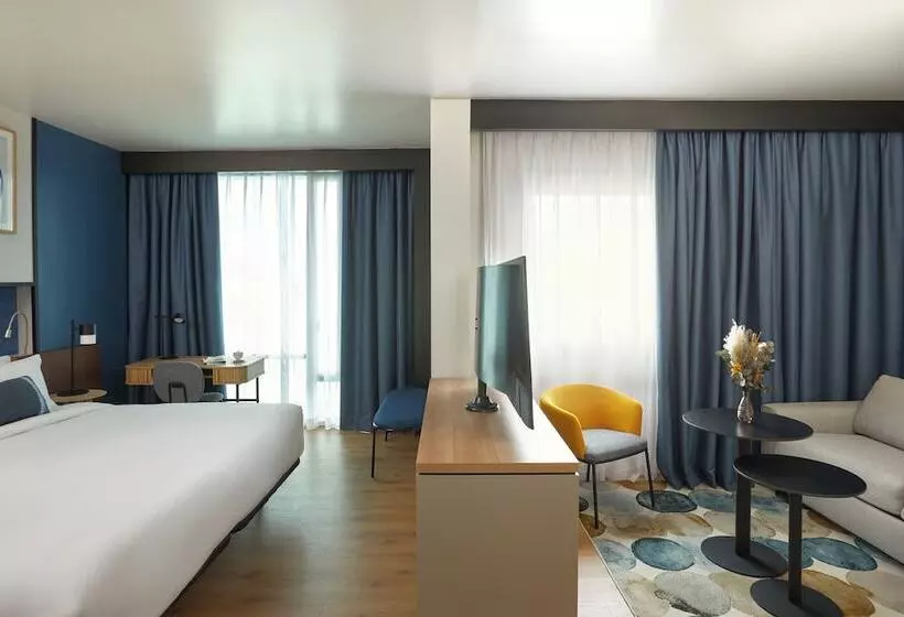 سوییت جونیور, Crowne Plaza Madrid   Centre Retiro, An Ihg