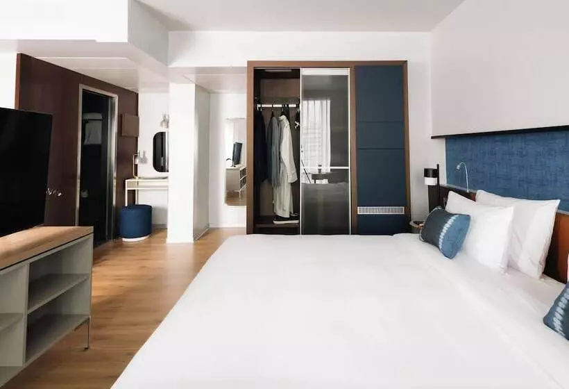 سوییت جونیور, Crowne Plaza Madrid   Centre Retiro, An Ihg