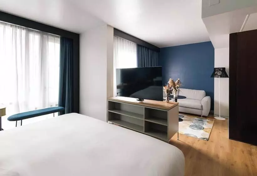 سوییت جونیور, Crowne Plaza Madrid   Centre Retiro, An Ihg