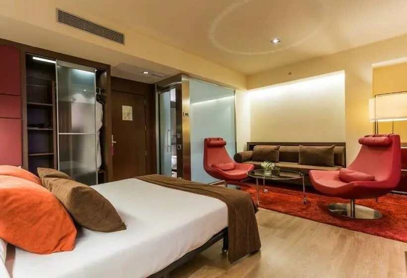 سوییت جونیور, Crowne Plaza Madrid   Centre Retiro, An Ihg