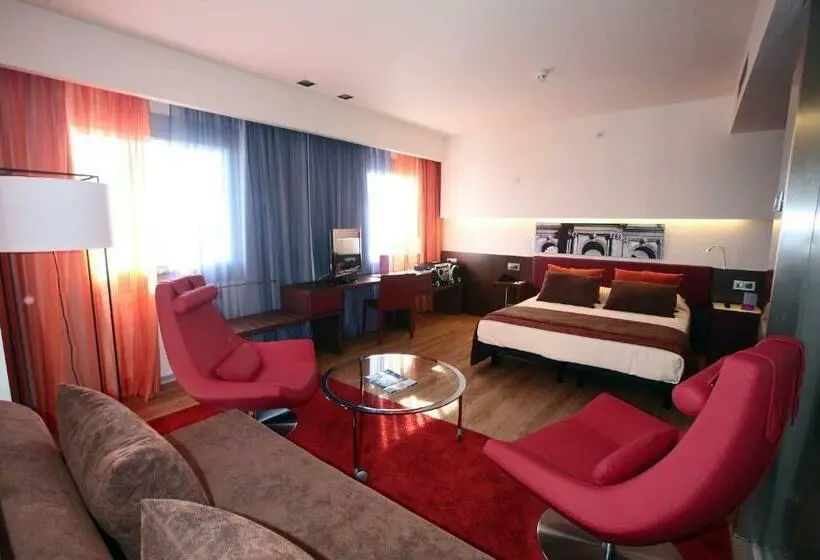 سوییت جونیور, Crowne Plaza Madrid   Centre Retiro, An Ihg