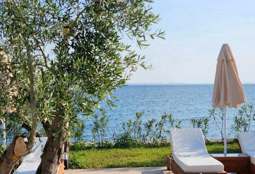 Полулюкс с Бассейном, Seacoast Resort Halkidiki