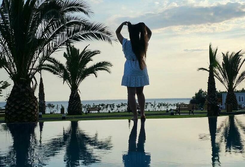 Полулюкс с Бассейном, Seacoast Resort Halkidiki