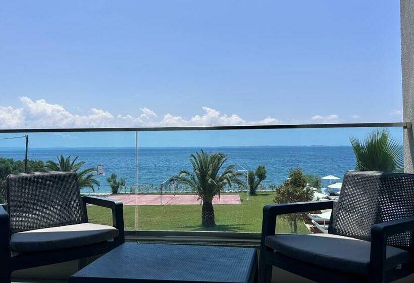 חדר סופריור לשלושה עם נוף לים, Seacoast Resort Halkidiki