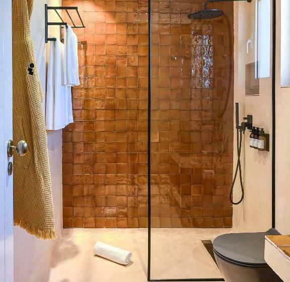 スタンダードルーム, Independente Comporta